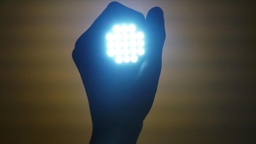 Penemu lampu LED biru meninggal pada usia 92
