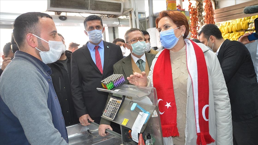 İYİ Parti Genel Başkanı Akşener, Hakkari'de esnafı ziyaret etti