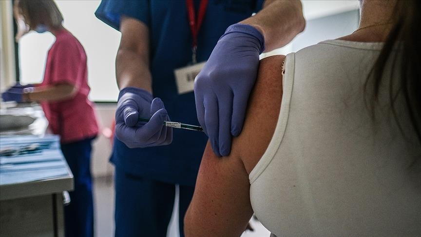 Велика Британија: Седум од 18,1 милиони вакцинирани граѓани со АстраЗенека починале од згрутчувања во крвта