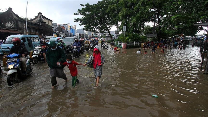 Përmbytje në Indonezi, të paktën 44 të vdekur