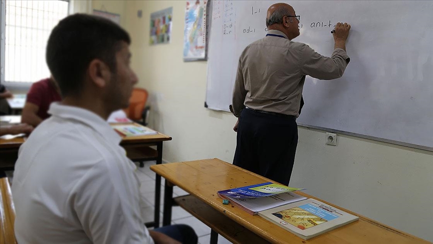 Son üç yılda cezaevlerindeki 10 bin 818 tutuklu ve hükümlü okuma yazma öğrendi, 20 kişi hafız oldu