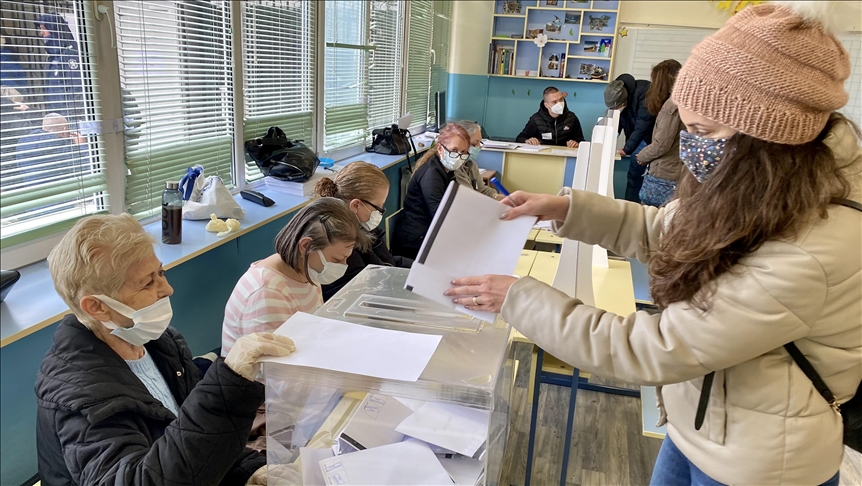 Sondage sortie des urnes en Bulgarie: le parti au pouvoir remporte les législatives