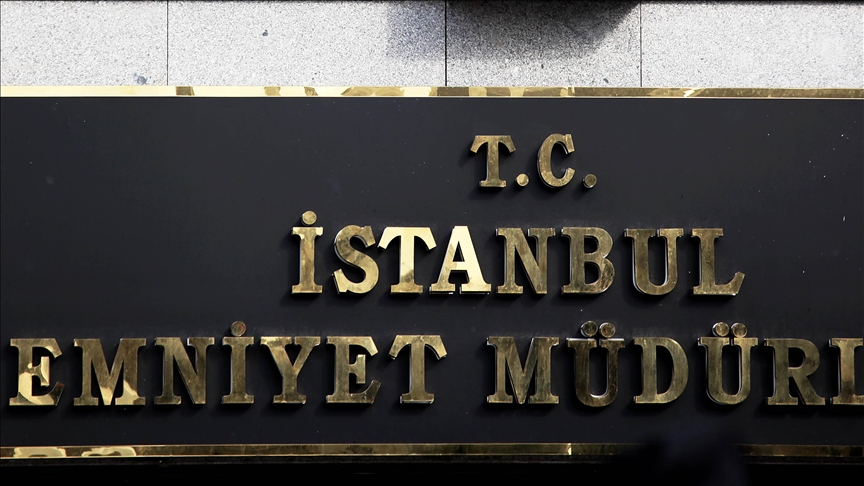 Türk bayrağını yırtarak Atatürk ve Özgecan Aslan'la ilgili hakaret içeren paylaşım yapan kişi yakalandı