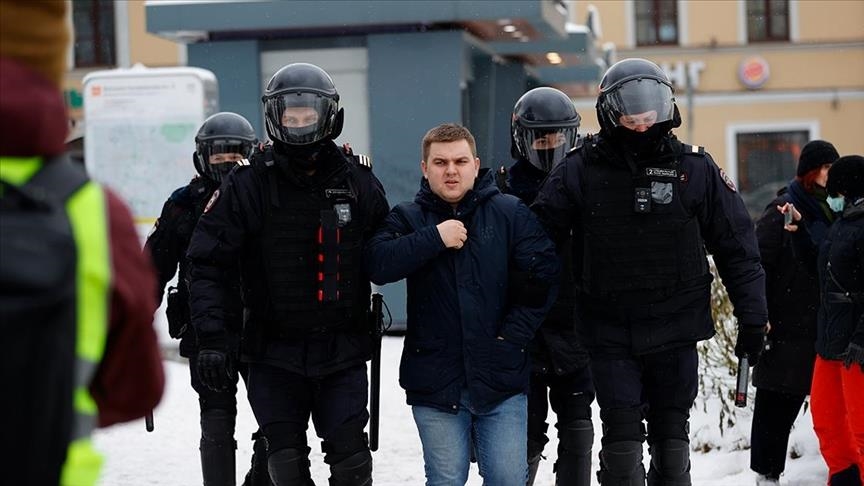 روسيا.. توقيف عدد من أنصار المعارض نافالني 