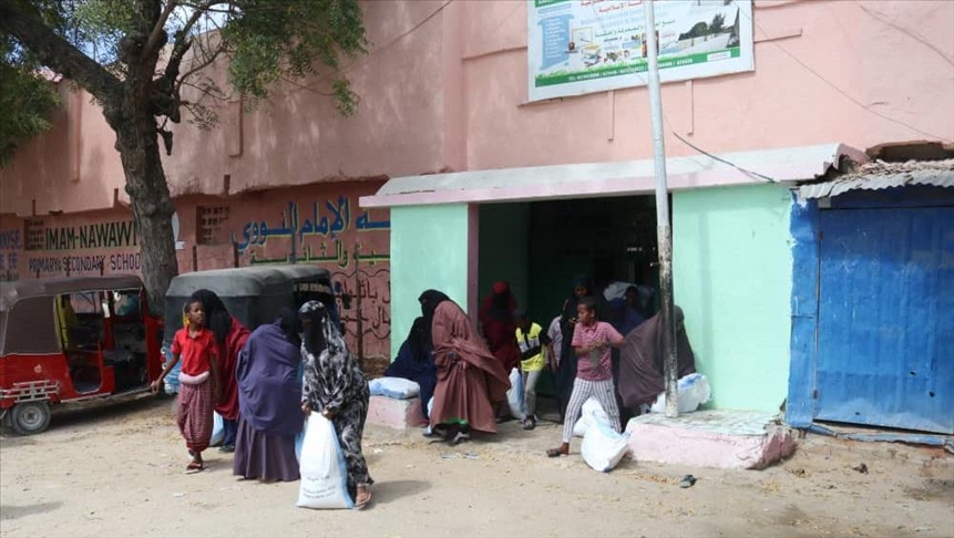 Somalia: Erdogan Hospital gives food aid to orphanage