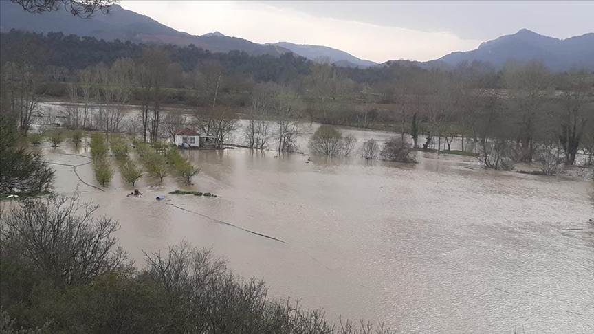 Bilecik'te Göksu Nehri'nin taşması sonucu tarım arazileri su altında kaldı