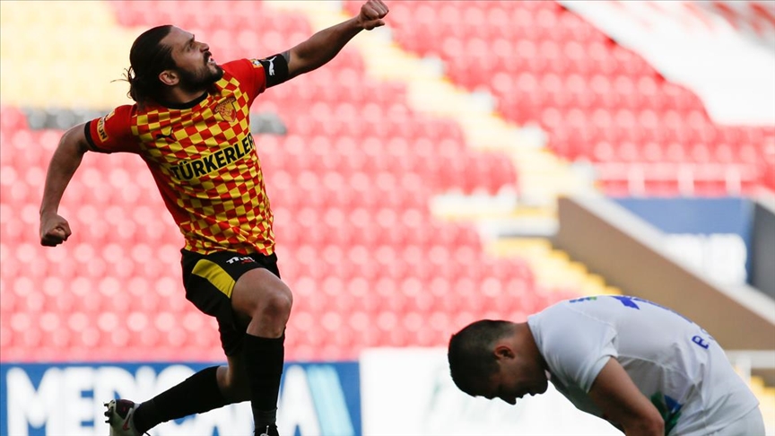 Göztepe Çaykur Rizespor'u 2 golle geçti