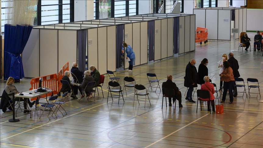 Vaccination drive starts in Stade de France