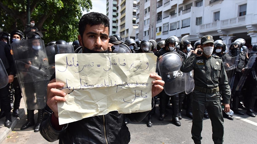 Fas'ta sözleşmeli öğretmenlerin gösterisine yapılan polis müdahalesinde yaralanma ve gözaltılar yaşandı