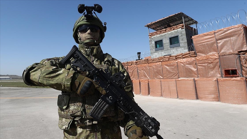 Mehmetçiklerin üs bölgelerindeki teçhizat, yaşam destek üniteleri ve malzemeleri tanıtıldı