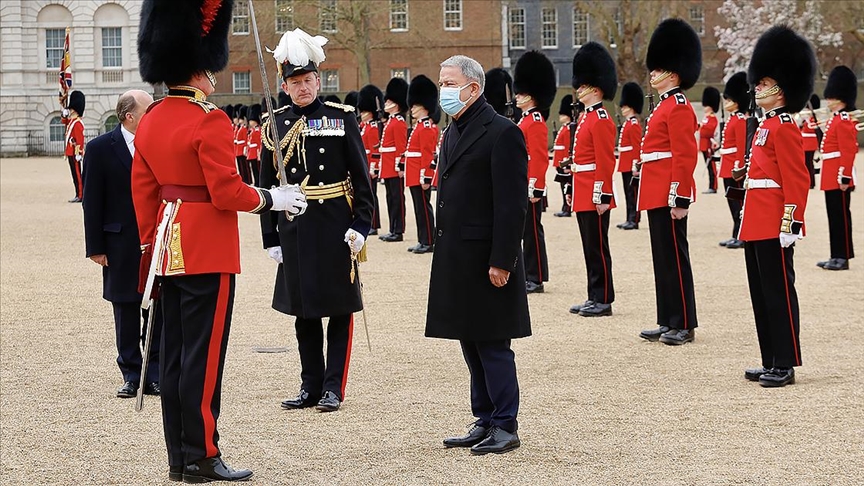 Milli Savunma Bakanı Hulusi Akar, İngiltere'ye ziyarette bulundu