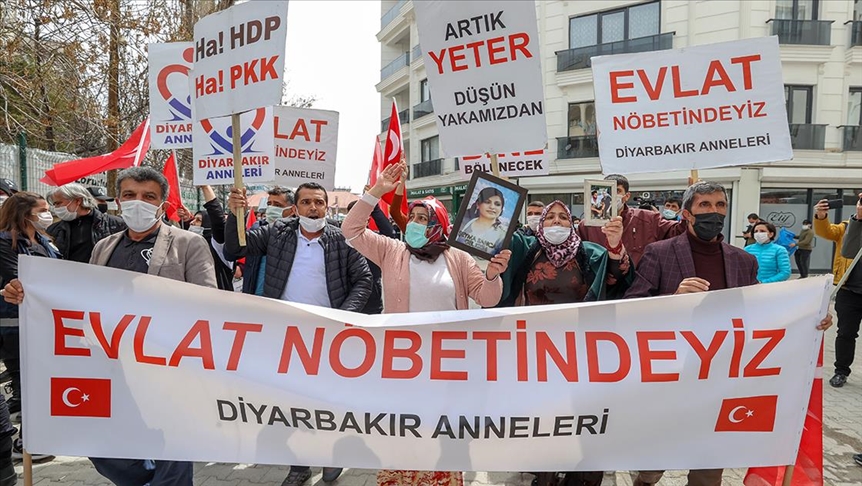 Diyarbakır annelerinden çocukları dağa kaçırılan Vanlı ailelere destek