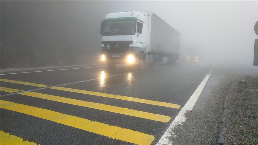 Bolu Dağı'nda sis etkili oluyor
