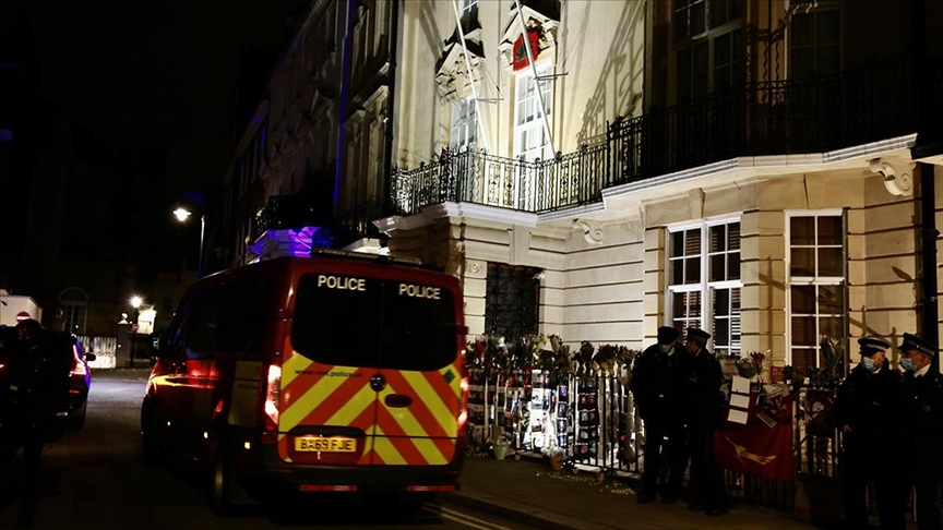 Ülkesindeki askeri darbeyi desteklemeyen Myanmar'ın Londra Büyükelçisi, elçilik binasına alınmadı