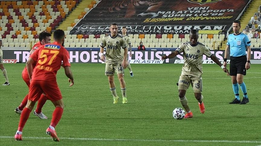 Fenerbahce fall 4 points behind Besiktas in Super Lig