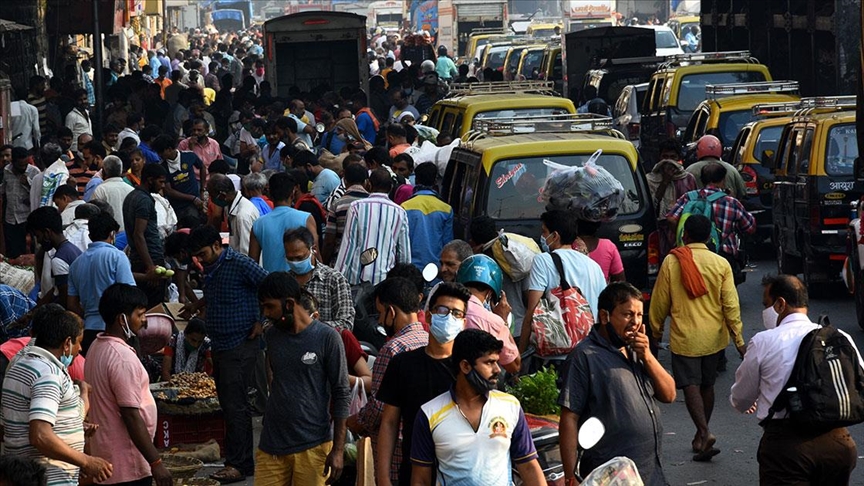 Hindistan'da Kovid-19 salgının başından bu yana en yüksek günlük vaka sayısı tespit edildi 