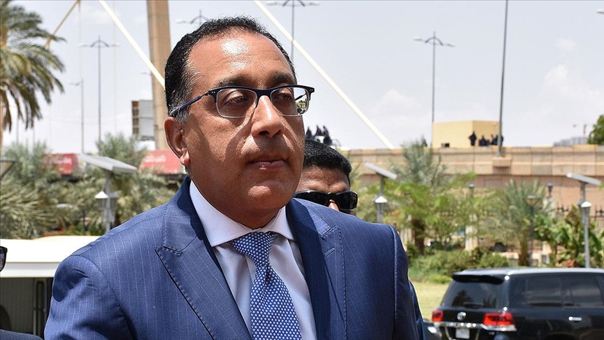 Mısır Başbakanı Medbuli, iş birliğini güçlendirmek için D-8'in faaliyetlerine katılmayı önemsediklerini açıkladı