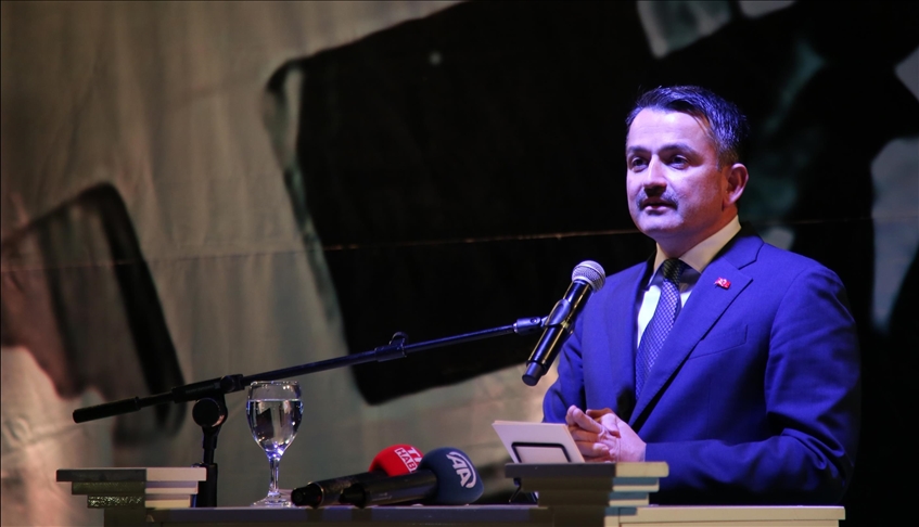 Bakan Pakdemirli, stoktaki patates ve kuru soğanı ihtiyaç sahibi ailelere bedelsiz dağıtacaklarını bildirdi