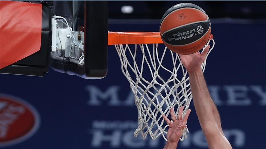 Anadolu Efes to face Armani Milan, both clinch playoffs
