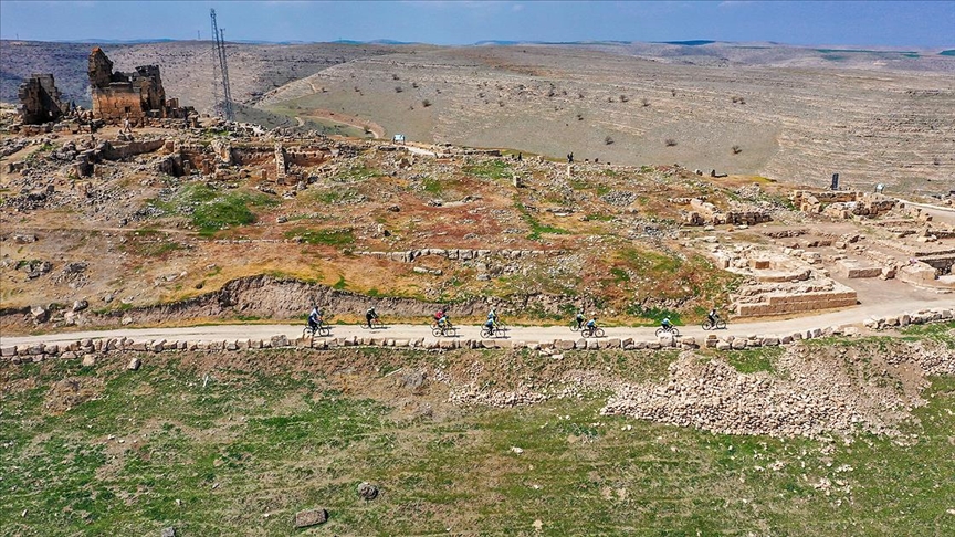 zerzevan kalesi nde tarihe pedal