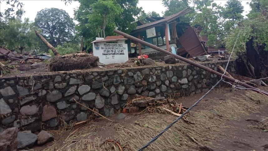 Indonesia to relocate survivors from cyclone-hit region