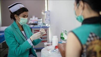 Covid-19 : plus de 710 millions de doses de vaccin administrées à travers le monde