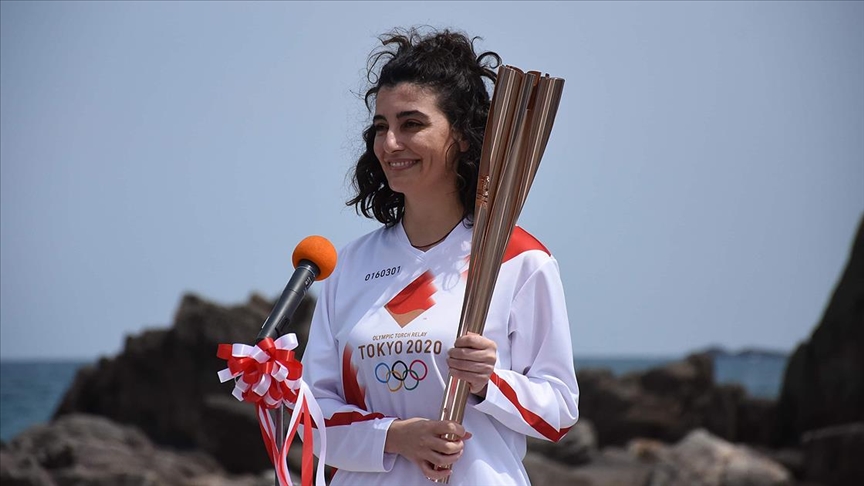 Olimpiyat meşalesini taşıyan Türk kızı Durna: Unutamayacağım bir anı oldu