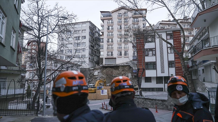 Ankara'da bir bina kme tehlikesi sebebiyle boaltld