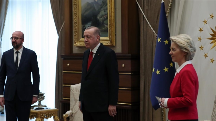 Der Spiegel: Turquía no tiene la culpa del incidente protocolario entre los presidentes del Consejo y Comisión europeos