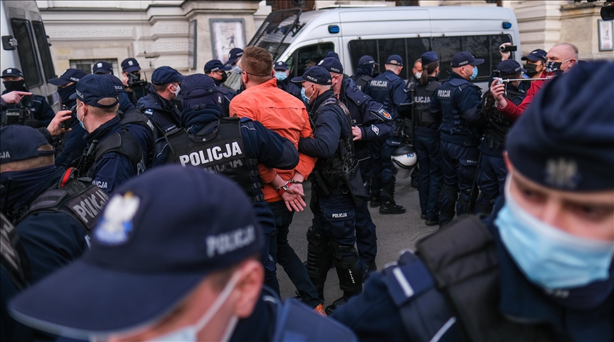 Poljska: U Varšavi održani protesti protiv mjera uvedenih za suzbijanje koronavirusa