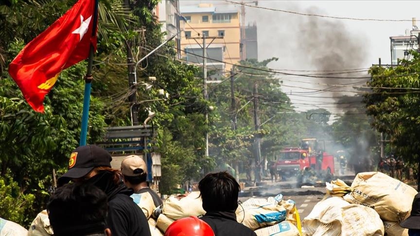 Ushtria e Mianmarit hap zjarr ndaj protestuesve në Bago, 20 të vrarë