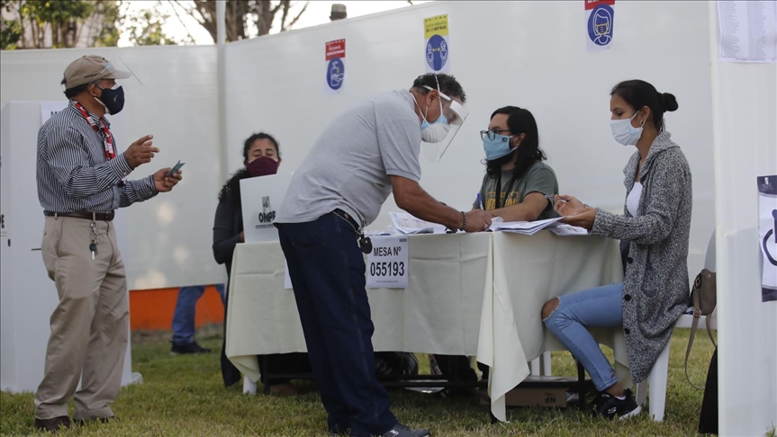 Grandes aglomeraciones se presentan durante las elecciones generales en Perú
