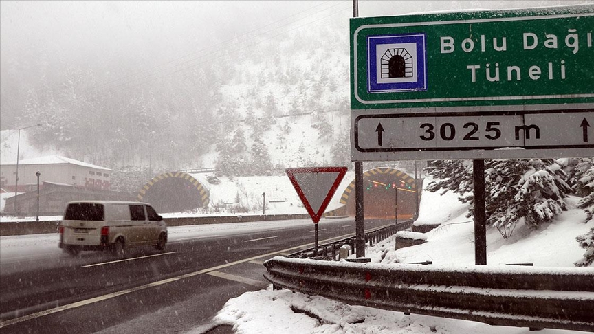 Bolu Dağı'nda kar kalınlığı 20 santimetreye ulaştı