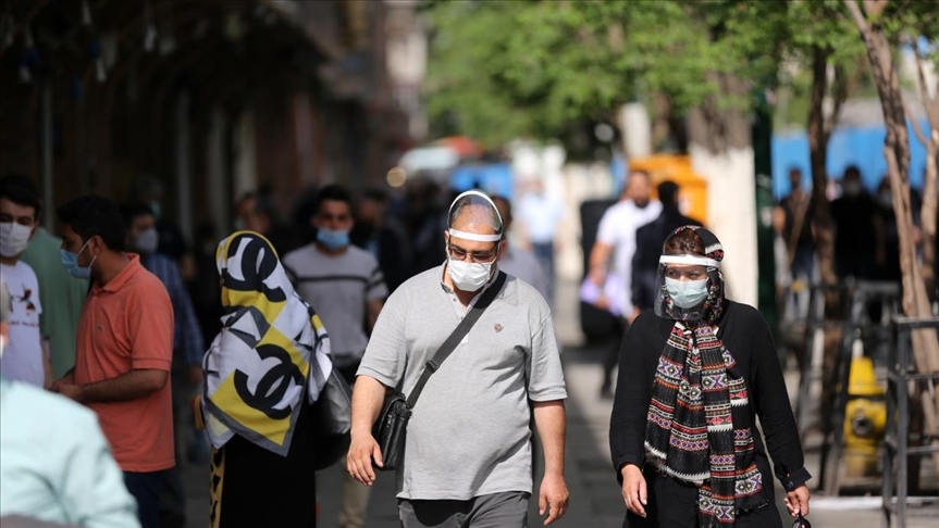 Irán vuelve a implementar restricciones por repunte en casos de COVID-19