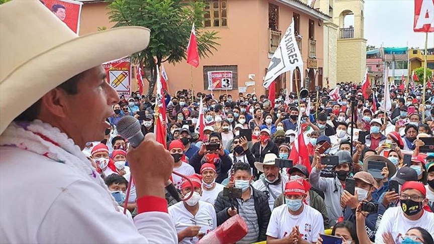 Leftist Castillo leads in Peruvian presidential ballot