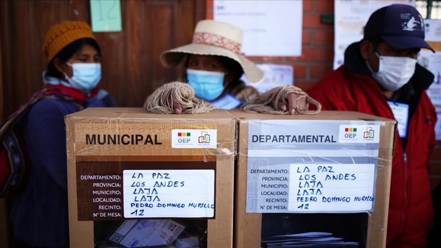 En Bolivia cerraron las mesas electorales y comenzó el conteo de votos en cuatro departamentos