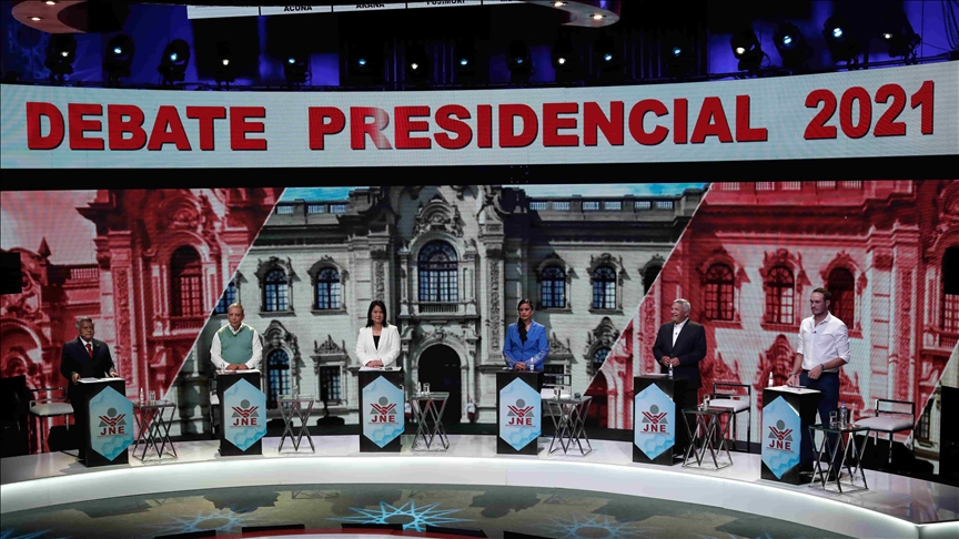 En Perú tres candidatos se disputan el segundo lugar en las elecciones presidenciales