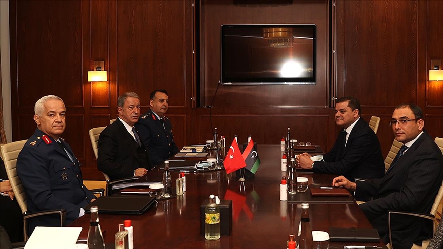 Bakan Akar, Libya Savunma Bakanlığını da üstlenen Başbakan Dibeybe ile görüştü