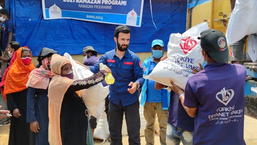 Turkey provides food packages to Rohingya in Bangladesh