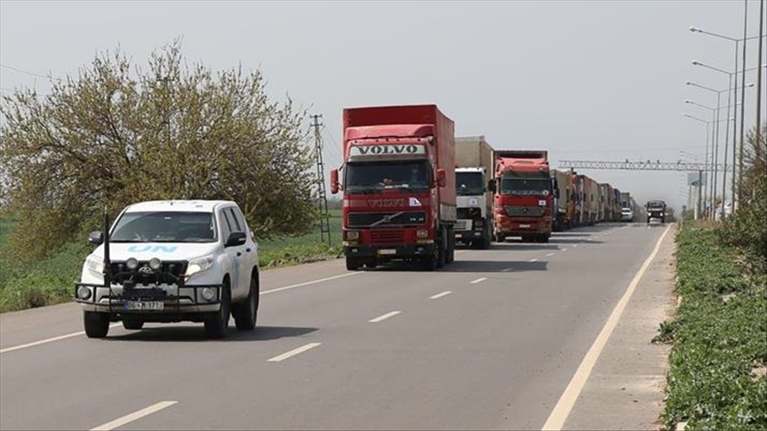 عبر تركيا.. 36 شاحنة مساعدات أممية تدخل إلى إدلب