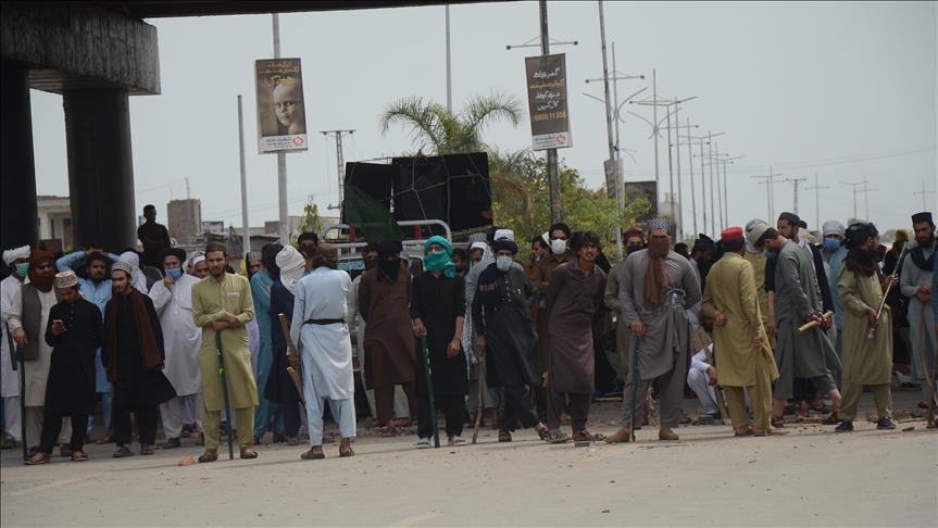 4 killed in Pakistan as police clash with religious party