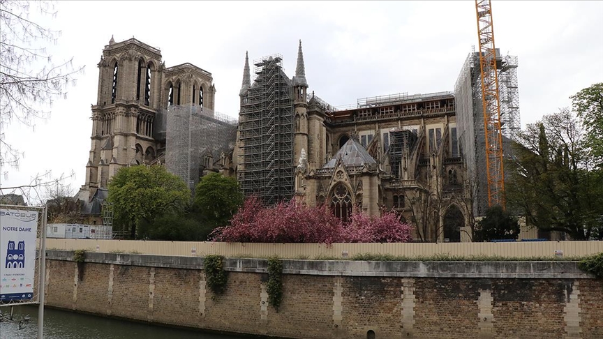 fransa da 2019 da yanan notre dame katedrali nin restorasyonuna hala baslanamadi