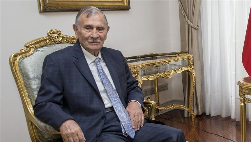 وفاة رئيس وزراء تركيا الأسبق أق بولوت بعد صراع مع المرض 