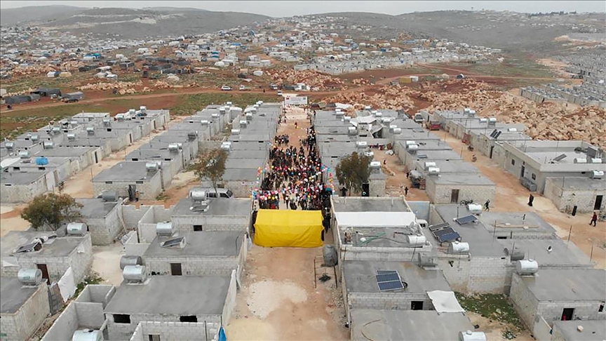 اتحاد إغاثي تركي يسلم سوريين منازل بإدلب