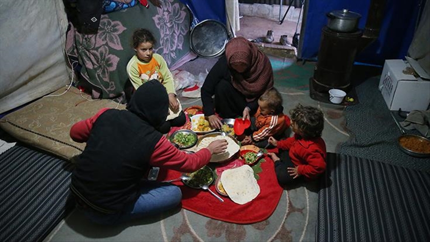Refugee camps in Syria’s Idlib mark first iftar