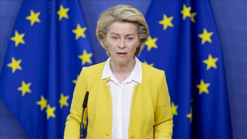 Presidentja e KE-së, Von der Leyen merr dozën e parë të vaksinës kundër COVID-19