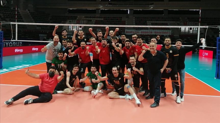 Tima Voleybolê ya Mêran a Şaredariya Cizîrê ji bo ku derkeve Lîga Efeyan têdikoşe