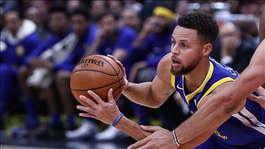 NBA'de Golden State Warriors'ı galibiyete Stephen Curry taşıdı