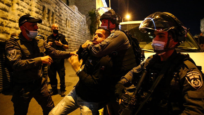 إسرائيل تعتقل 8 فلسطينيين داخل "الأقصى" بعد التراويح