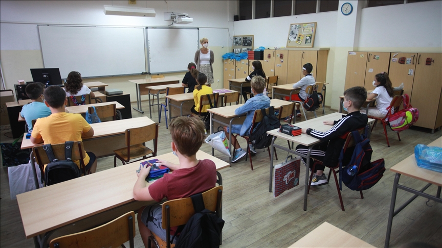Krizni štab Srbije: Od ponedeljka povratak u škole